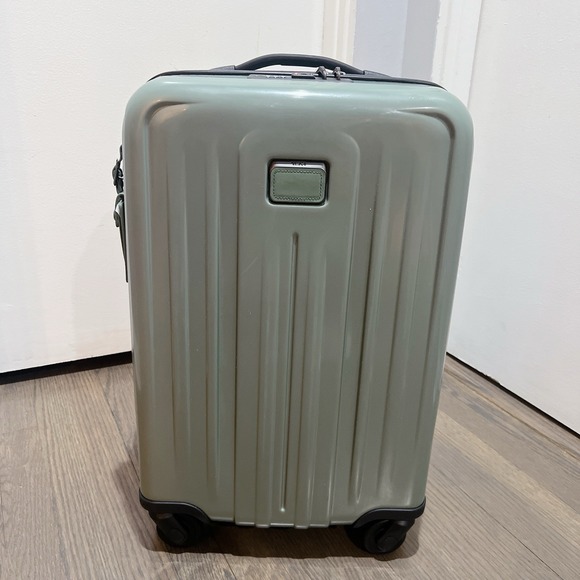 Tumi Handbags - NEW Tumi V4 INTERNATIONAL Expandable 4 Wheel Carry On Suit Case - SAGE GREEN